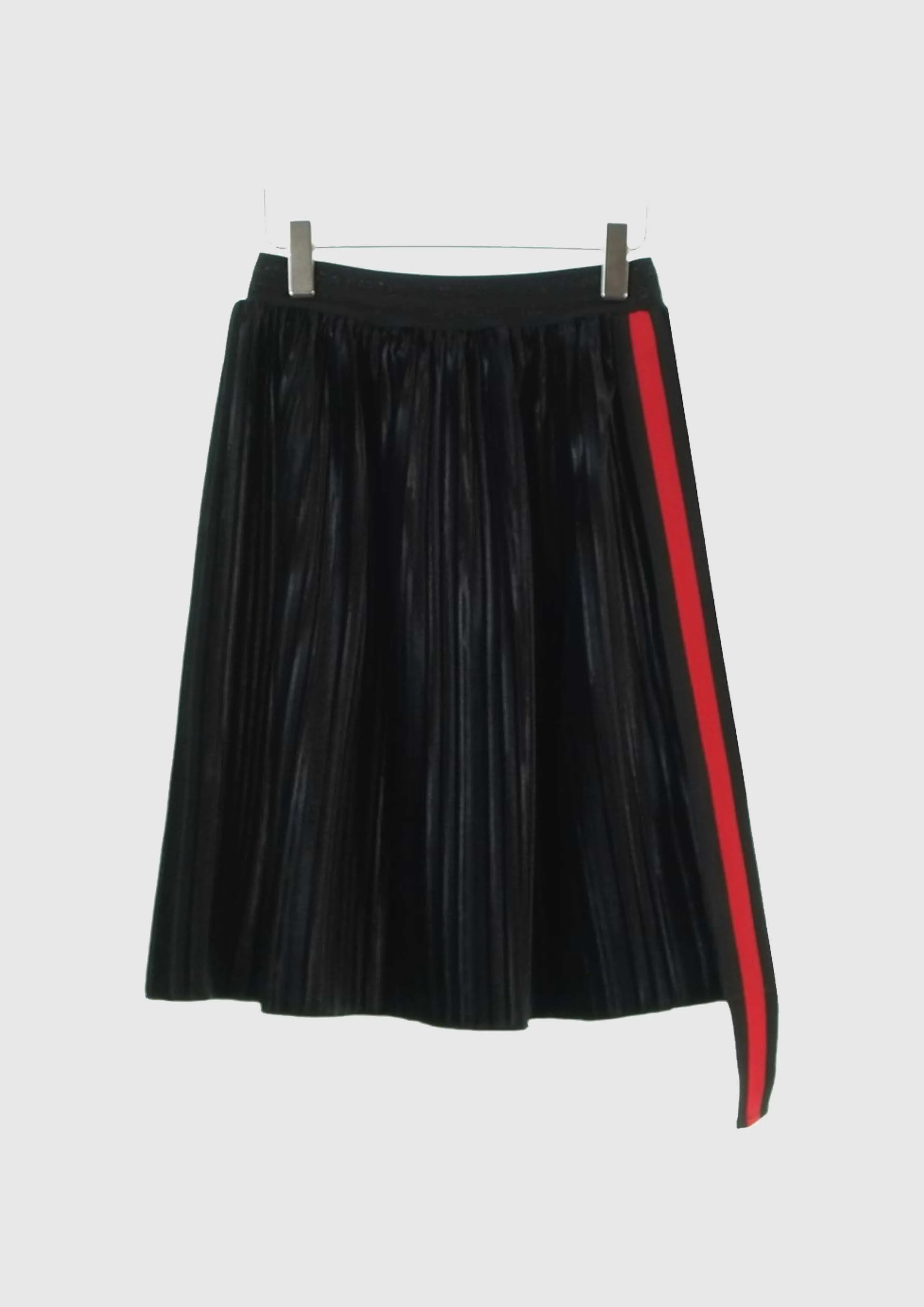 Black velvet pleats skirt with red stripe ribbon